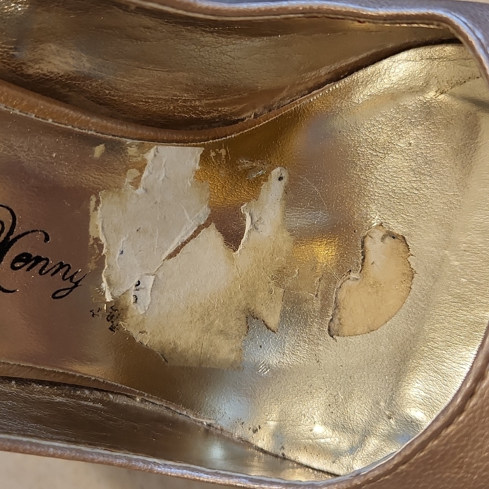 2010s Penny Loves Kenny size 8.5 gold/champagne platform heels - Picture 5 of 11